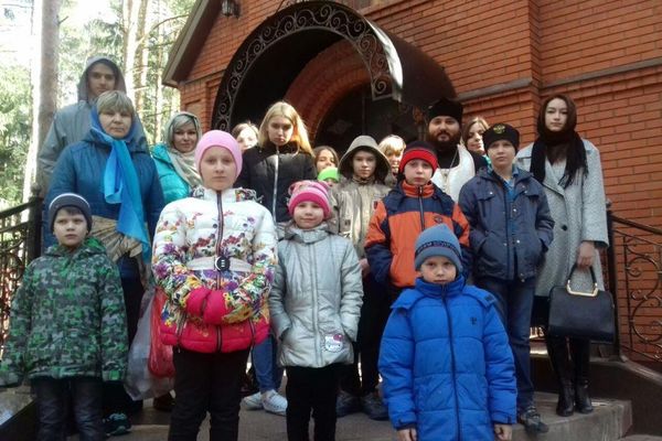 2017-04-15 Поздравление детей из приюта