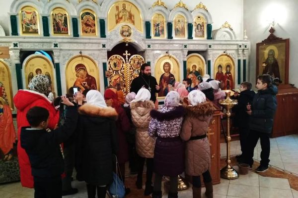2018-10-13 Ученики школы №2 в храме Петра и Февронии